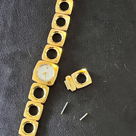 Ladies gold plated Movado Watch. Has new battery - Picture 4 of 6